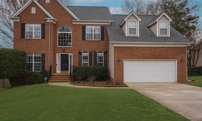 Charlotte House | Suburban Sanctuary Retreat