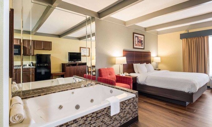 Cheektowaga Hotel | Suburban Studios Buffalo Airport