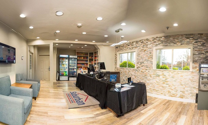 Charlotte Hotel | Suburban Studios