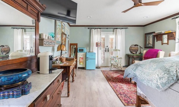 Los Alamos Apartment | Succulent private suite