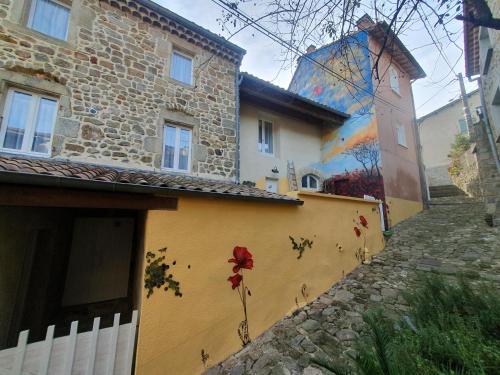 Labegude House | Sud Ardèche AUBENAS, VALS LES BAINS, LABEGUDE, Chambres d'hôtes Bensylv' entière privatif de 130 M2 4 lits 3 chambres pour 4 adultes et 2 enfants