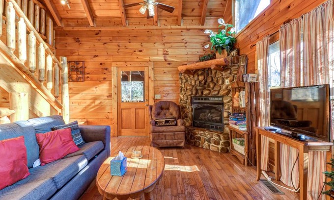 Gatlinburg - Pigeon Forge House | Sugar Bear Cabin