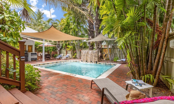 Old Town Condo | SUGAR PALM SUITE ~ Adult Only, Cozy 1 BR, 1 Ba w/Kitchen and Shared Pool!