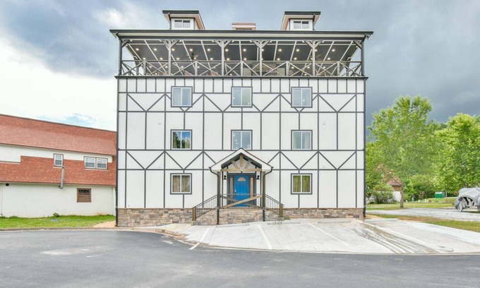 Helen Apartment | Suite 101 The Regensburg
