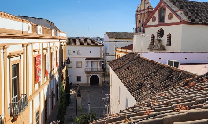 La Trinidad-San Juan y Todos los Santos Apartment | Suite 3. Julio Romero de Torres