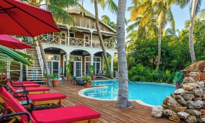 Caye Caulker House | Suite 3 pool Side suite