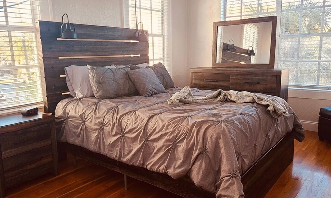 Courier City - Oscawana Apartment | Suite 8 - Casablanca of Hyde Park