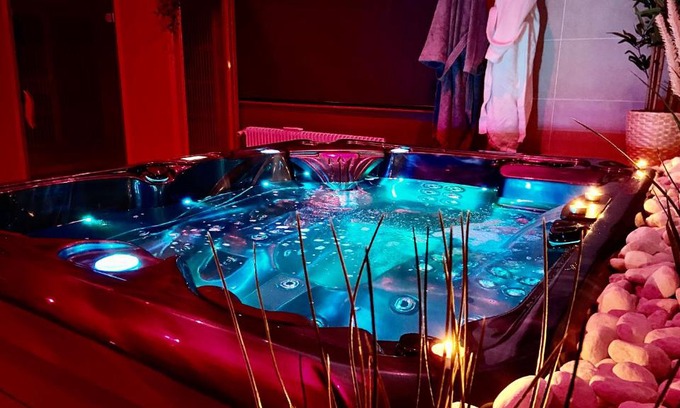 Evreux Hotel | Suite avec Jacuzzi et Sauna Privée