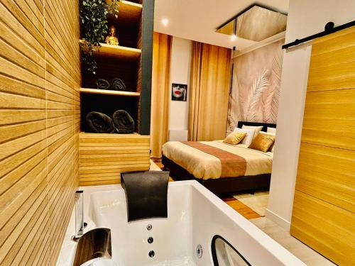 Old Town Apartment | Suite Cosy Jacuzzi Troyes - Secrets d'Ana