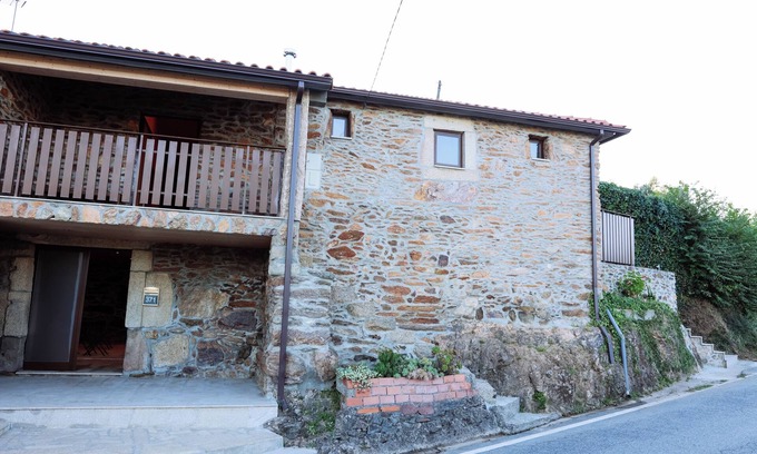 Molares House | SUITE IN RUSTIC HOUSE WITH STUNNING VIEWS