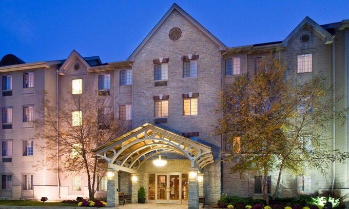 Oakbrook Terrace Condo | Suite Near the Heart of Chicago | Complimentary Breakfast