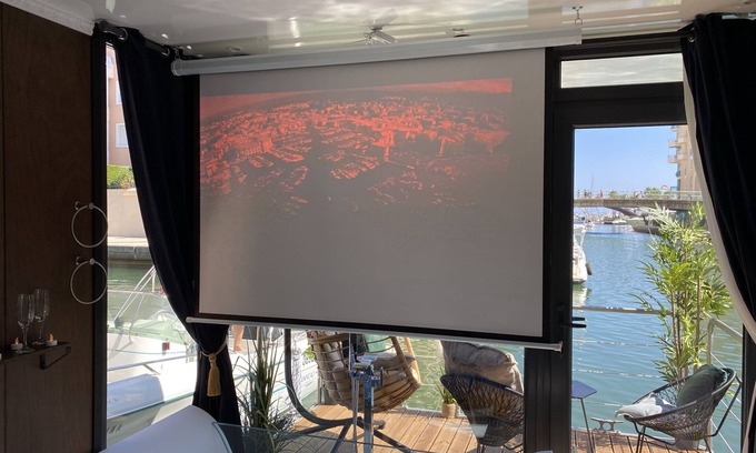 Frejus Plage Boat Rental | Suite : Nid d'amour sur l'eau avec Balnéo transparente (Port Fréjus)