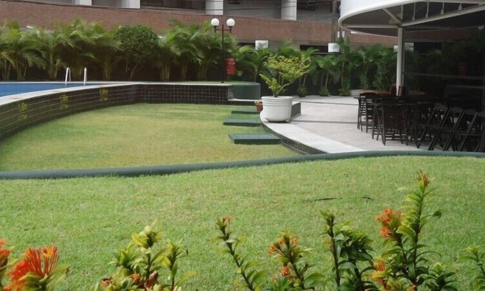 Meireles House | Suite outside the pool in Hotel, one block from Av. Beira Mar.