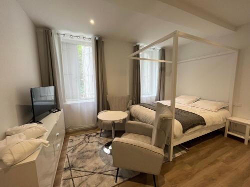 Castelnaudary Apartment | SUITE PRIVEE RIQUET-wifi-Vélo