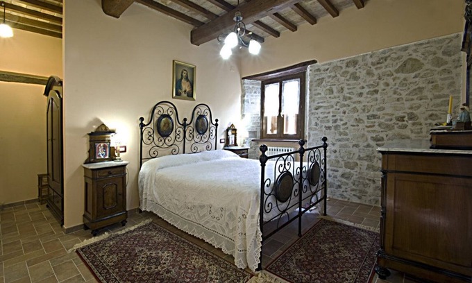 Uncinano House | SUITE TWO BEDROOM AND BATHROOM