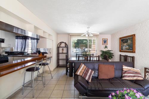Queretaro Apartment | Suite Ubicadísima Zona Residencial Los Arcos 3 Recámaras 102 Cortijo