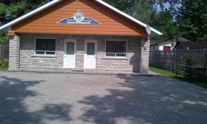 Wasaga Beach Cottage | Suites of Wasaga - Beach Area 1 - Welcome PROMS! Birthdays, Bachelors Parties