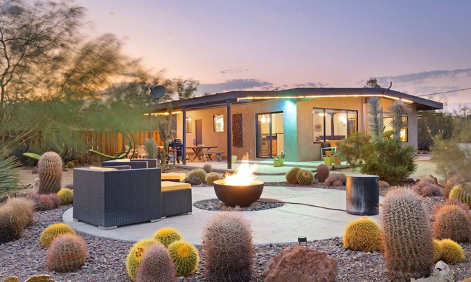 Joshua Tree House | 🌵 Sukha Life Hideaway - Hot Tub, Fire Pit, Privacy and Endless Views! 🌵