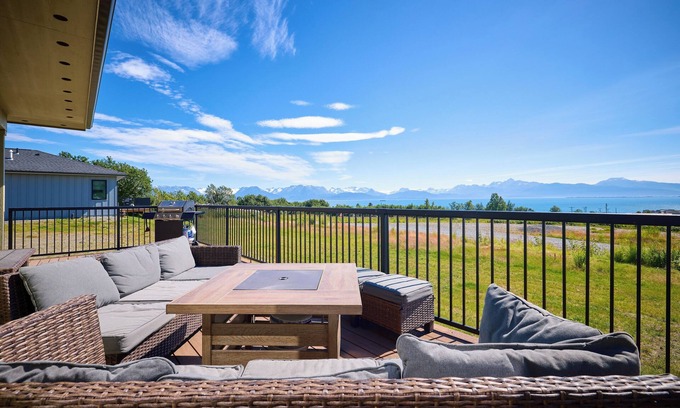 Kachemak Cabin | Summer 2026 Dates Open! Glacier and Mountain Views!