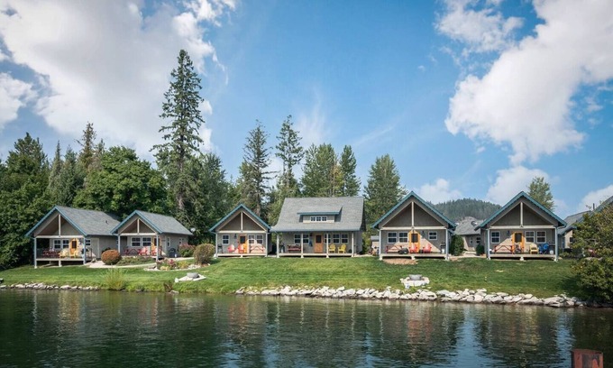 Dover Bay House | Summer Breeze - Lakefront Beach Bungalow