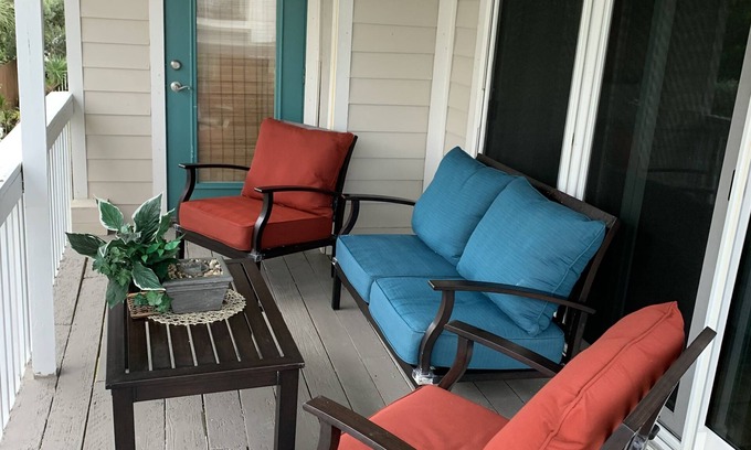New Smyrna Beach House | Summer by the Sea 250 steps to toes in sand