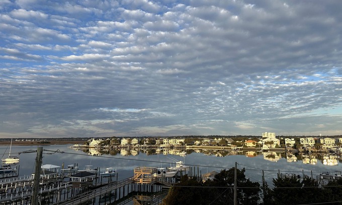 Wrightsville Beach Condo | Summer Sands-Wrightsville Beach-Waterfront-Pool-Ocean-Elevator-Remodeled-Sleep 4