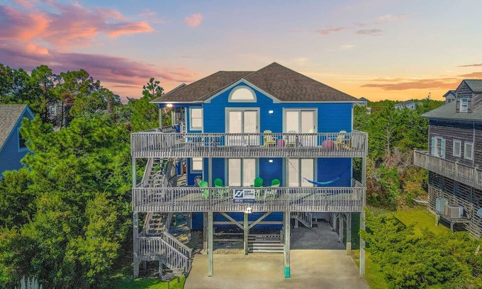 Waves House | SUMMER SAVINGS - Oceanside Dog Friendly w/Hot Tub, Screened Porch, Beach Nearby