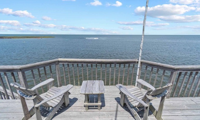 Avon House | SUMMER SAVINGS - Soundfront Dog Friendly w/Hot Tub, Private Windsurfing Access