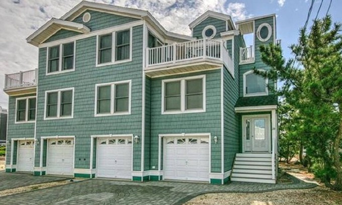 The Dunes House | Summer Weekly Rental - 5 Houses from the Beach