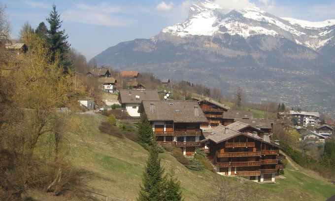 Saint-Gervais-les-Bains Apartment | SUMMER/WINTER SKI RENTALS available: Large FAMILY Apartment (1bedroom+1cabine)