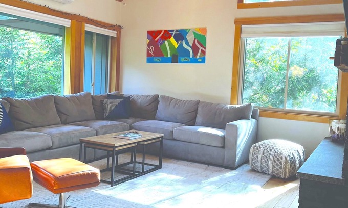 Lincoln House | SUMMERTIME! Beautifully updated condo in White Mountains, Overlooking Loon!