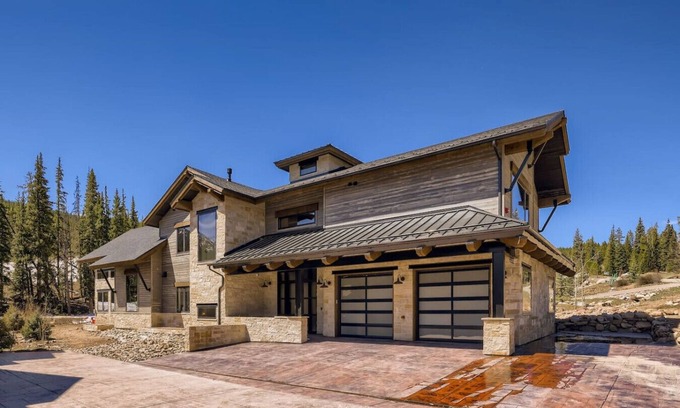 Copper Mountain House | Summit Grove Lodge ~ 5 King Suites, Ski in/out, Hot Tub, Movie Theater ~ Sleeps 26