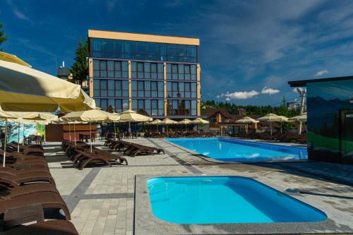 Yablunytsya Hotel | Summit