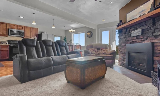 Snowshoe Apartment | Summit205C Across from Village Sleep 10 VIEWS WiFi