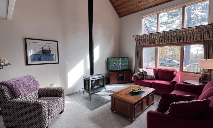 Wilmington House | Sun-filled retreat on Haystack Golf Course