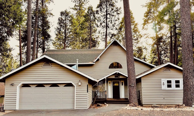 Arnold Cabin | Sun-kissed Serenity or Snow-covered Adventure: Your California Cabin Awaits!