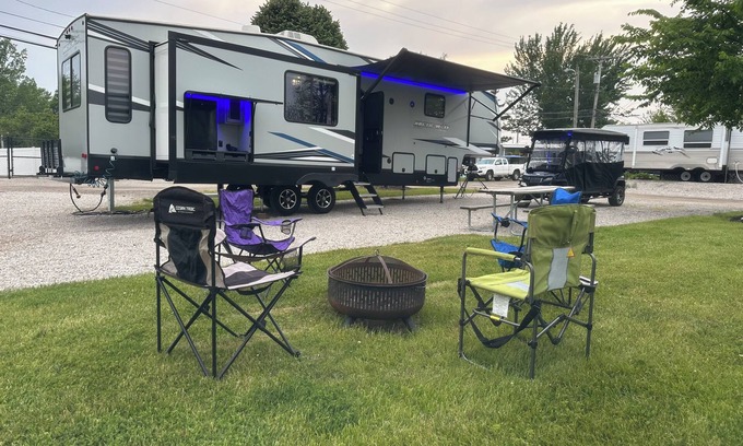 Geneva-on-the-Lake RV Rental | Sun Retreats GOTL Cozy campground in lovely Geneva with AC, WiFi, fitness room