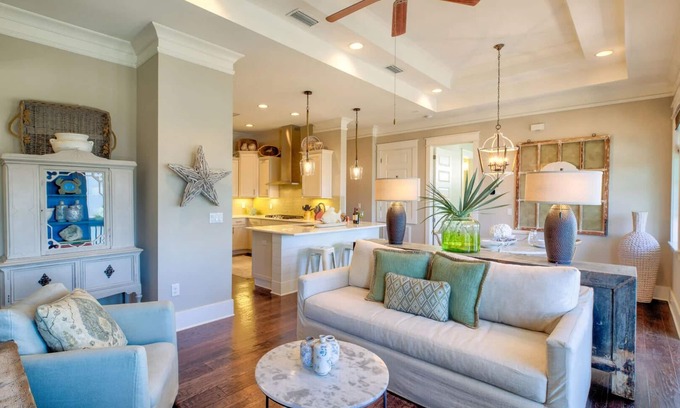 Panama City Beach House | Sun & Sand For 6 by AvantStay | Prominence | Pet-Friendly + Pool