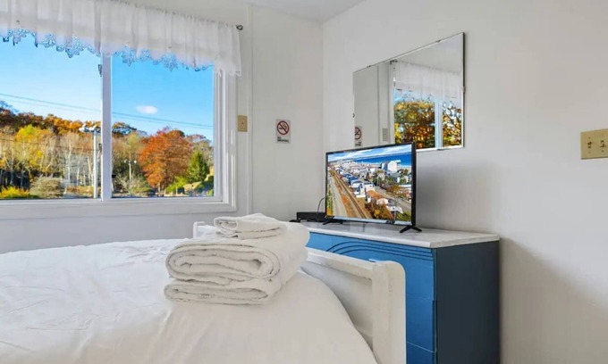 Old Orchard Beach Apartment | Sun, Sand & Serenity: 2-BR with Beach Access