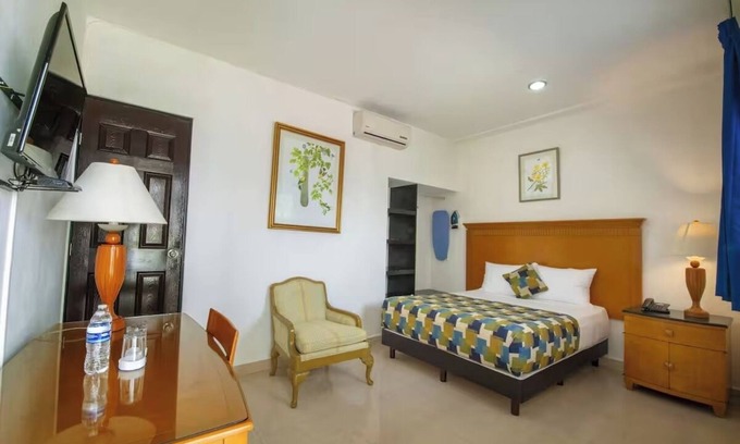 Centro Hotel | Sun-Soaked Mérida Single Room Stay: Outdoor Pool, Courtyard & Relaxing Comfort