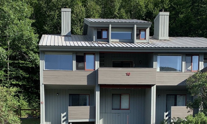 Lincoln House | Sun Soaked Mountain Views, Pool & Spa- LOW LOW SEPT RATES