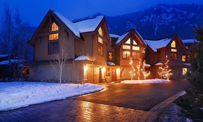 Ketchum House | Sun Valley Luxury Home Near River Run Lodge and walking distance to town