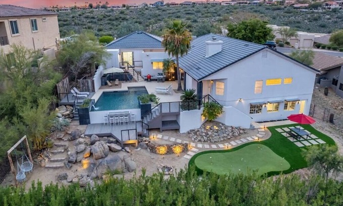 Fountain Hills House | Sunburst Estate|Htd. Pool|Putt Grn|Sleeps 14