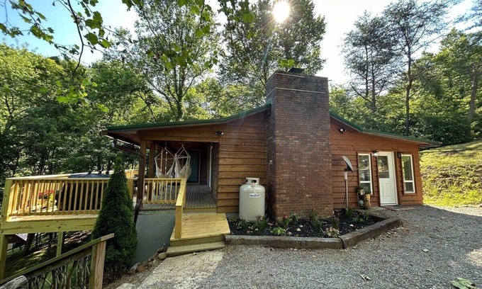 Canton House | Sunburst Falls Hideaway in Eastern Smokies - Spa