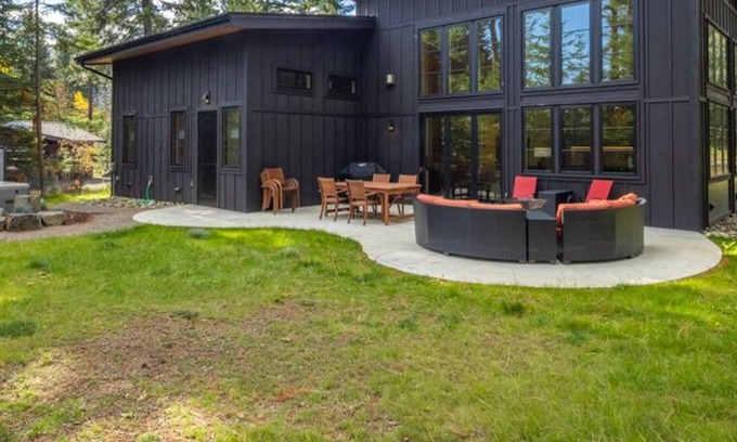 Roslyn House | Suncadia Single Story 4 Bdrm Home with Hot Tub
