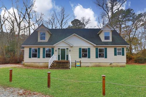 Chincoteague House | Sundance - In town with screened porch!