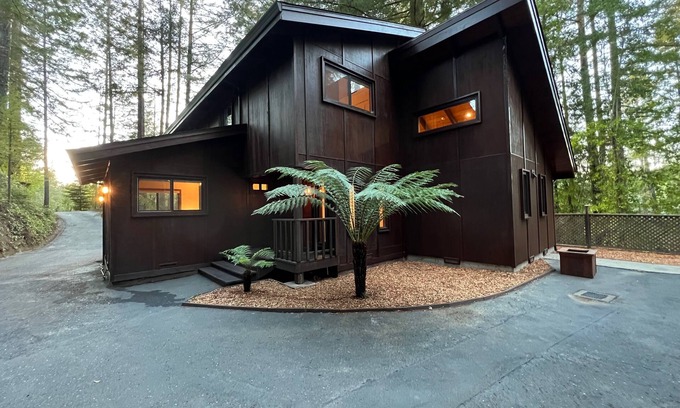 Guerneville House | Sundance Retreat - Modern, spacious redwood escape!