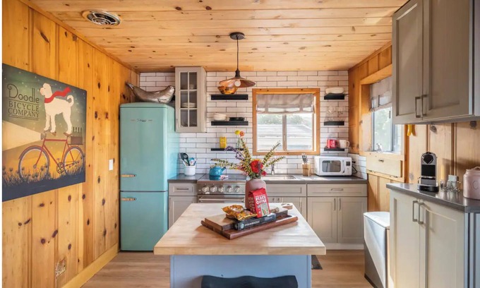 Dillon Beach Cottage | Sundog Cottage - Clean & Cozy - EV - Walk to Food & Beach - Fenced Yard for Dog