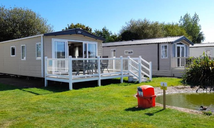 Skegness House | Sunflower 3 Bedroom Mini Lodge at Southview Holiday Park Skegness