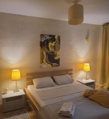 Solomjanskyj Apartment | Sunflower Apartment near Kiev airport & railway station & center city!